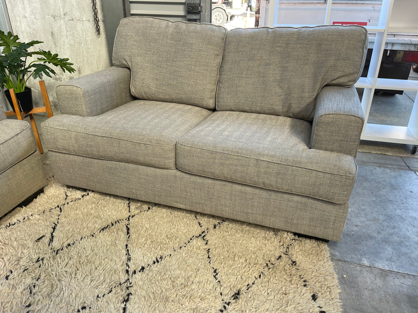 GREAT CONDITION 
2+3 SEATER LOUNGE SUITE - $750 TOTAL PRICE - part payment $400