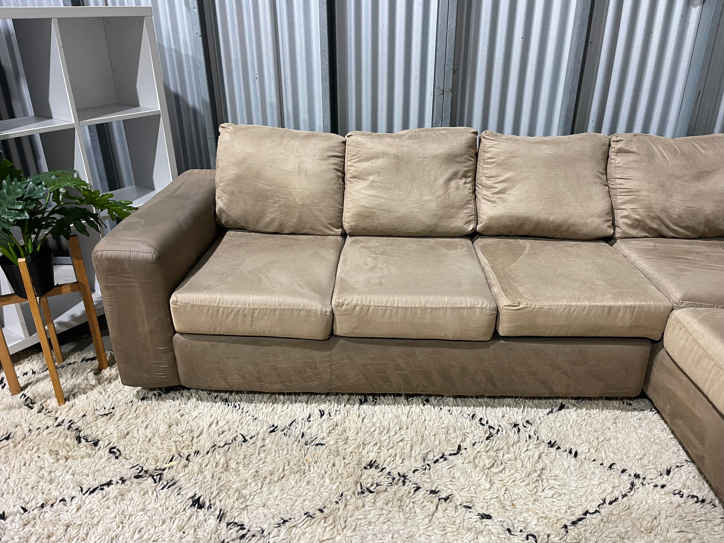 GREAT CONDITION 
4 SEATER CORNER WITH CHAISE
LOUNGE SUITE