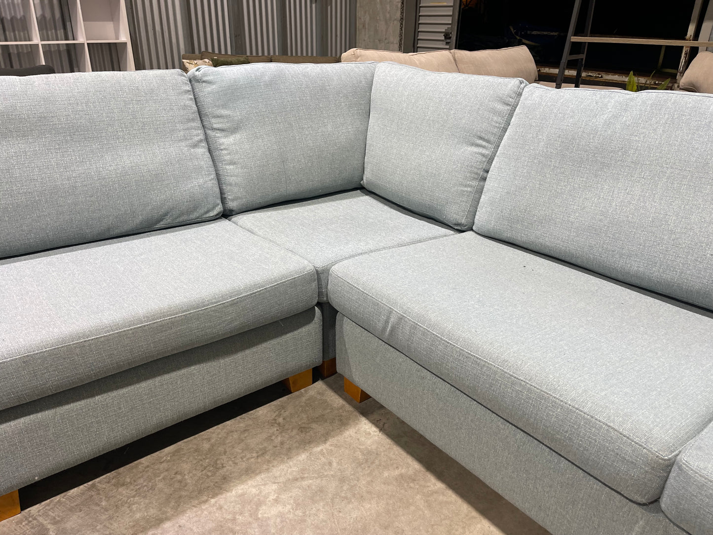 NZ MADE 
WARWICK FABRIC 
5 SEATER CORNER 
LOUNGE SUITE