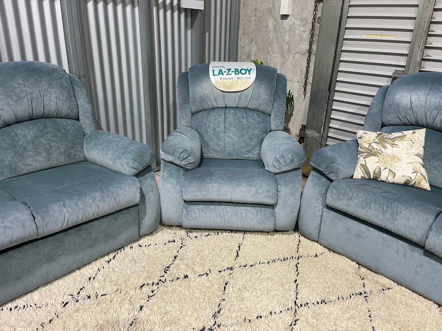 GREAT CONDITION 10 SEATER LOUNGE SUITE 
2x ROCKER RECLINER 
2x 3 SEATER COUCHES 
2x OCCASION CHAIR