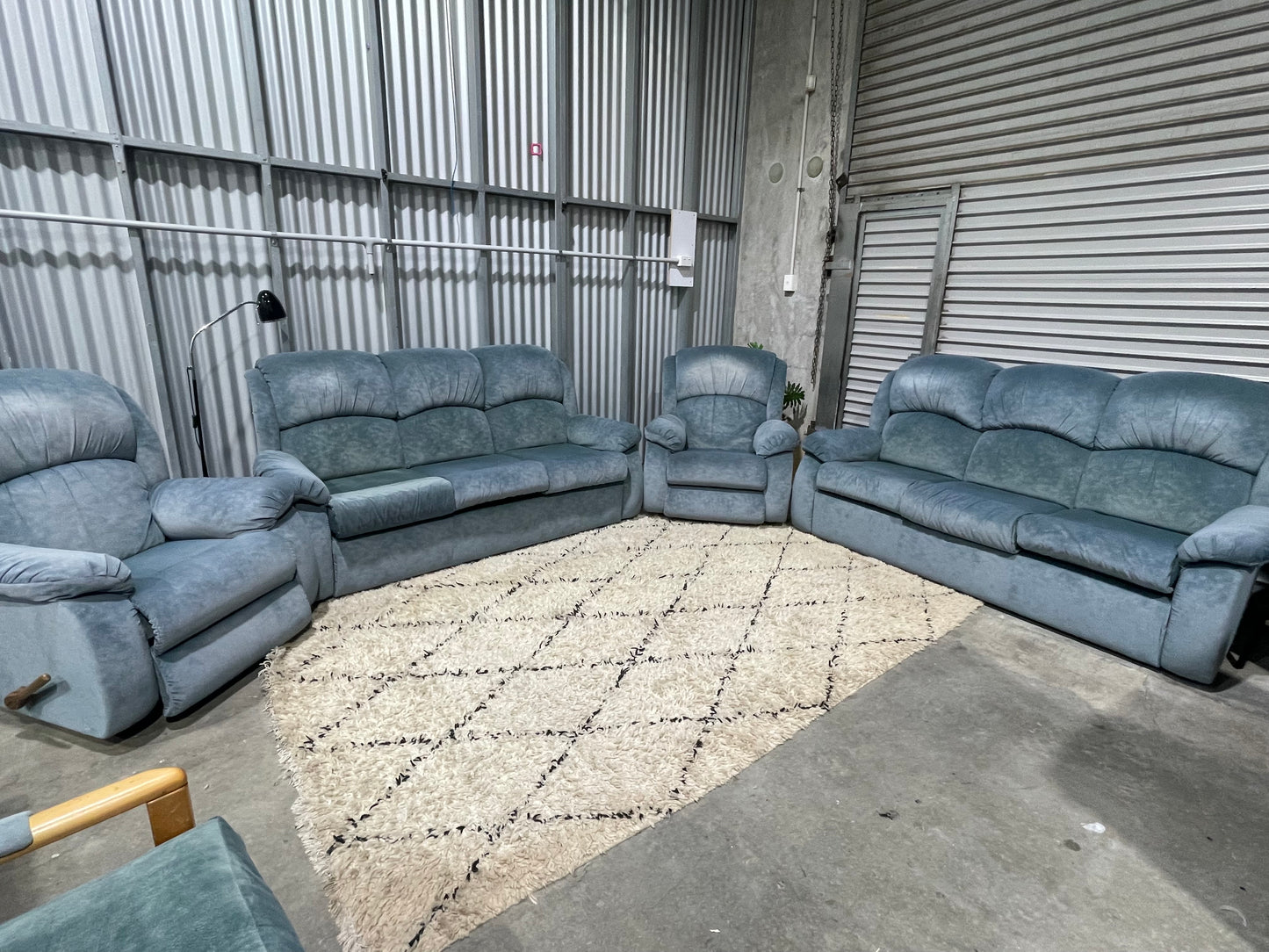 GREAT CONDITION 10 SEATER LOUNGE SUITE 
2x ROCKER RECLINER 
2x 3 SEATER COUCHES 
2x OCCASION CHAIR