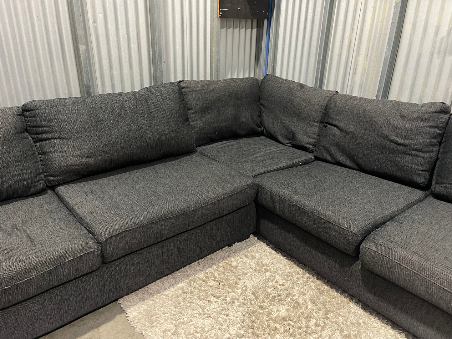 GREAT CONDITION 
5 SEATER 
CORNER LOUNGE SUITE