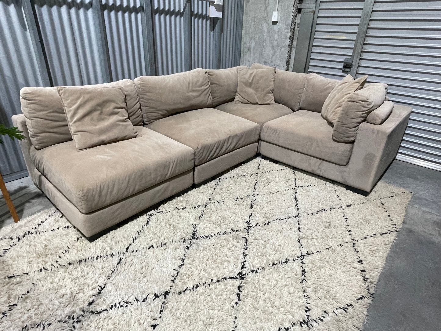 EXCELLENT CONDITION 
HARVEY NORMAN 5 Seater modular Sectional Corner Lounge Suite