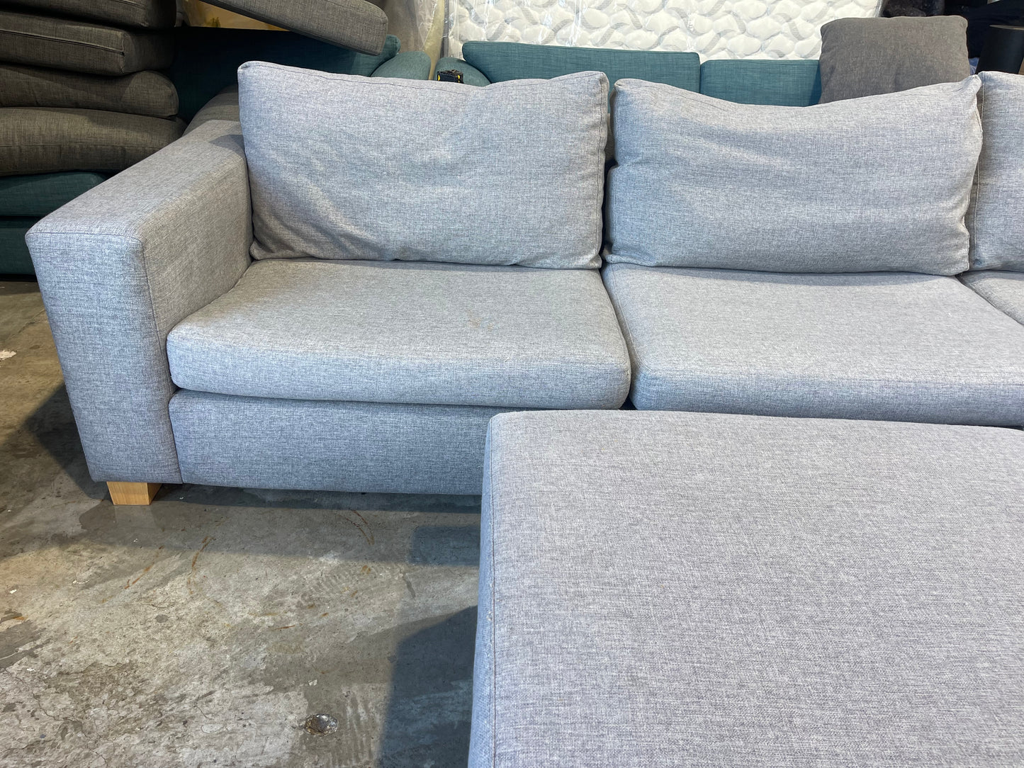 !!!FREE DELIVERY!!! 🚚 📦 Excelent Condition - Modern Gray Colour - 5 seater modular Corner with Ottoman