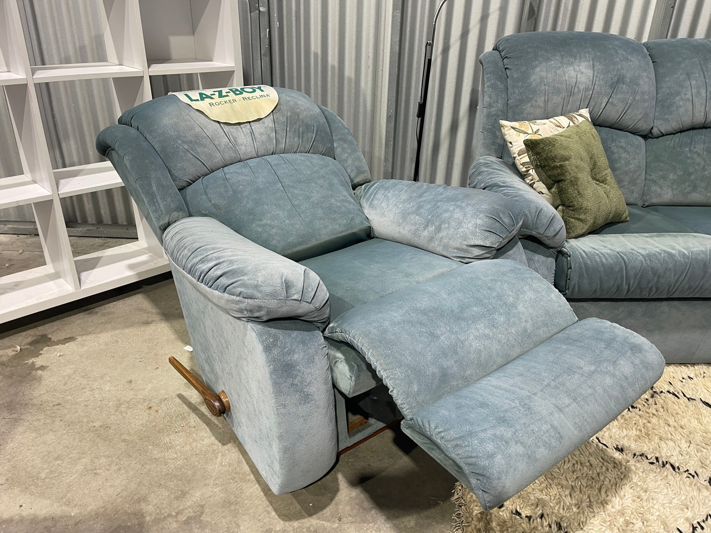 GREAT CONDITION 10 SEATER LOUNGE SUITE 
2x ROCKER RECLINER 
2x 3 SEATER COUCHES 
2x OCCASION CHAIR