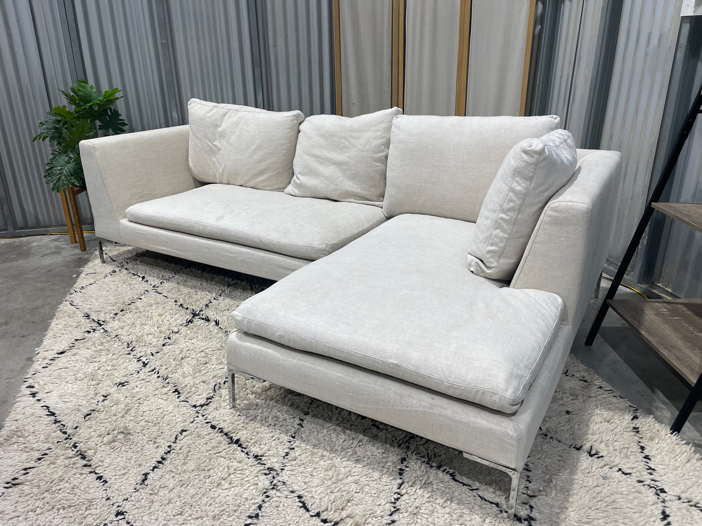 !!!FREE DELIVERY!!! 🚚 📦 Great Condition - Cream Colour Full Feather Down - LUXURY BRANDED “CAMERICH” - 3 Seater Sofa with Chaise