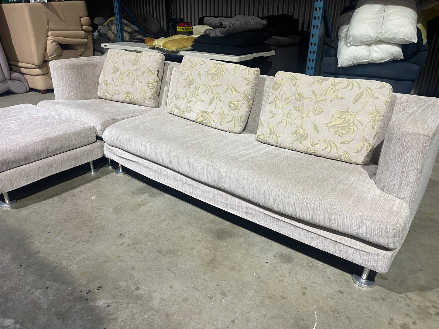 !!!FREE DELIVERY!!! 🚚 📦 Great Condition - Cream Colour - ZODIAC BRANDED - 3 Seater Sofa with Ottoman