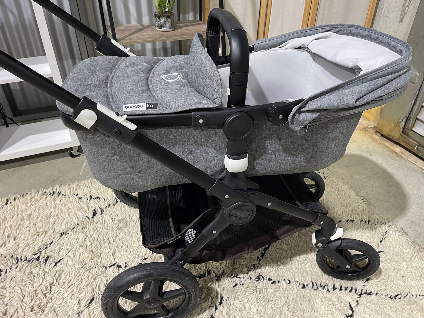 Excellent Condition - BUGABOO FOX - BLACK FRAME