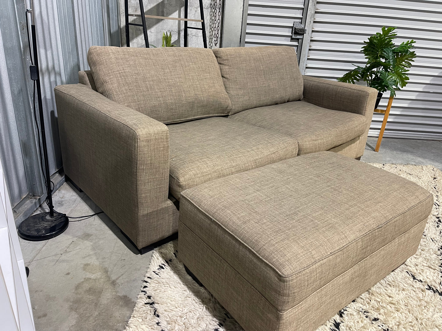 FREEDOM FEATHERDOWN 
2.5 SEATER + OTTOMAN