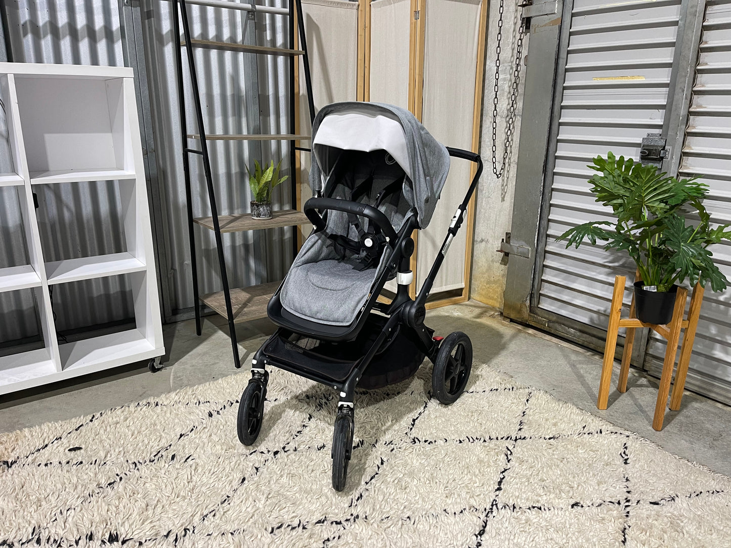 Excellent Condition - BUGABOO FOX - BLACK FRAME