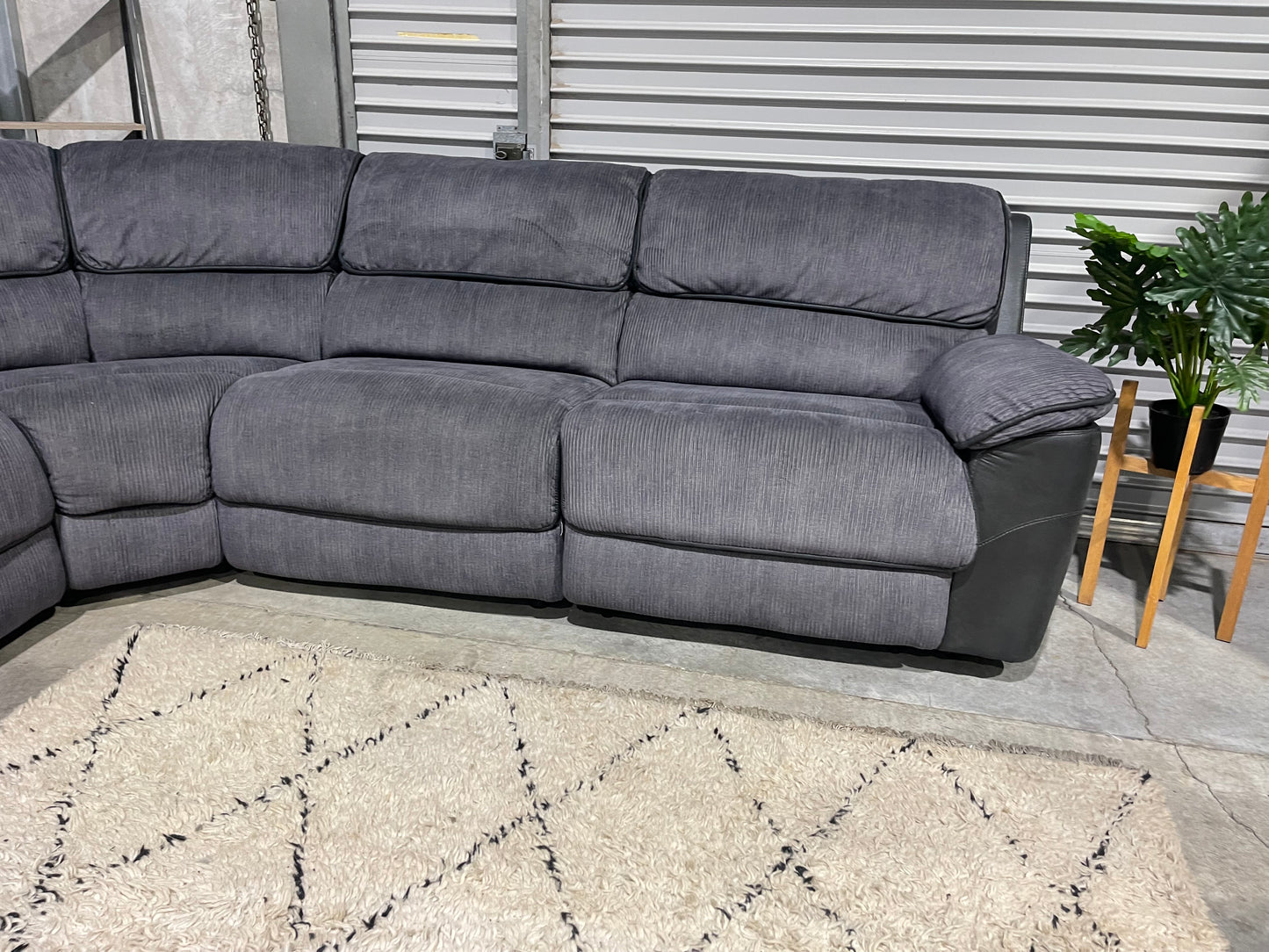 HARVEY NORMAN LACHLAN RECLINER CORNER LOUNGE SUITE   + DELIVERY TO ROTORUA