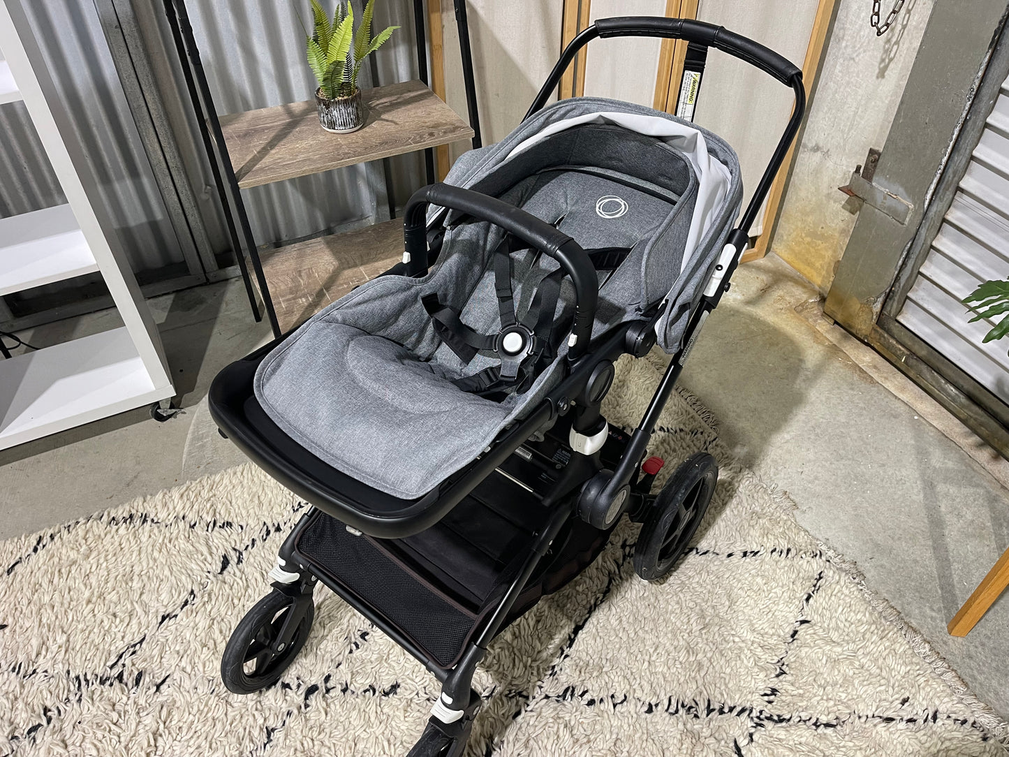 Excellent Condition - BUGABOO FOX - BLACK FRAME