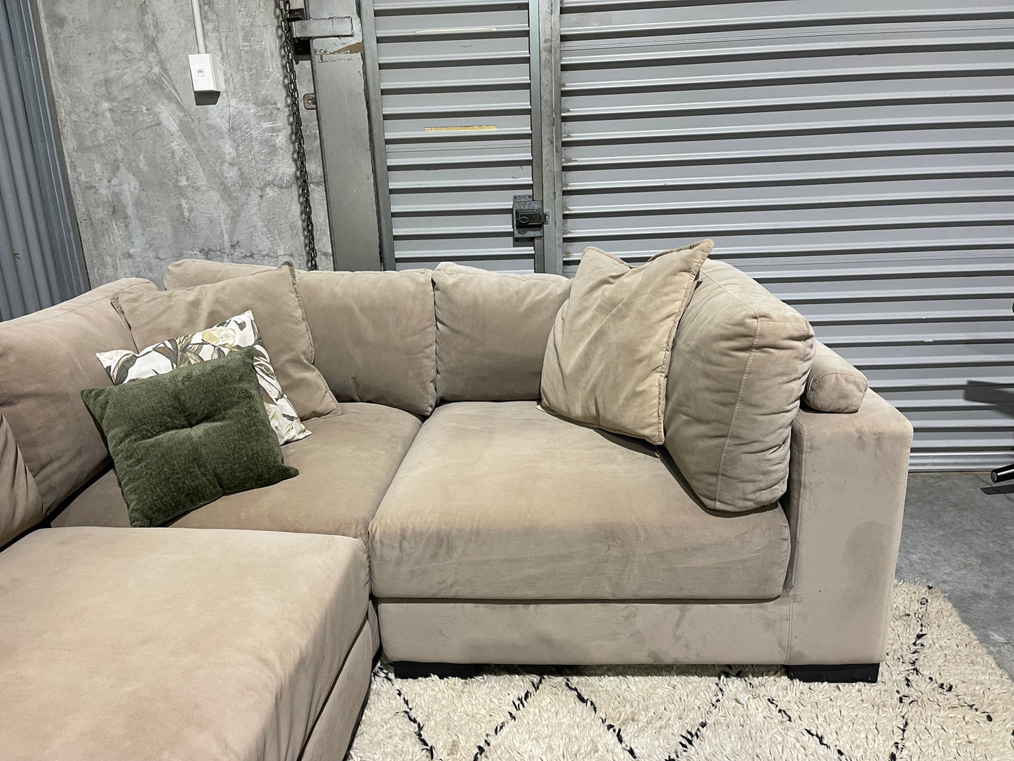 EXCELLENT CONDITION 
HARVEY NORMAN 5 Seater modular Sectional Corner Lounge Suite