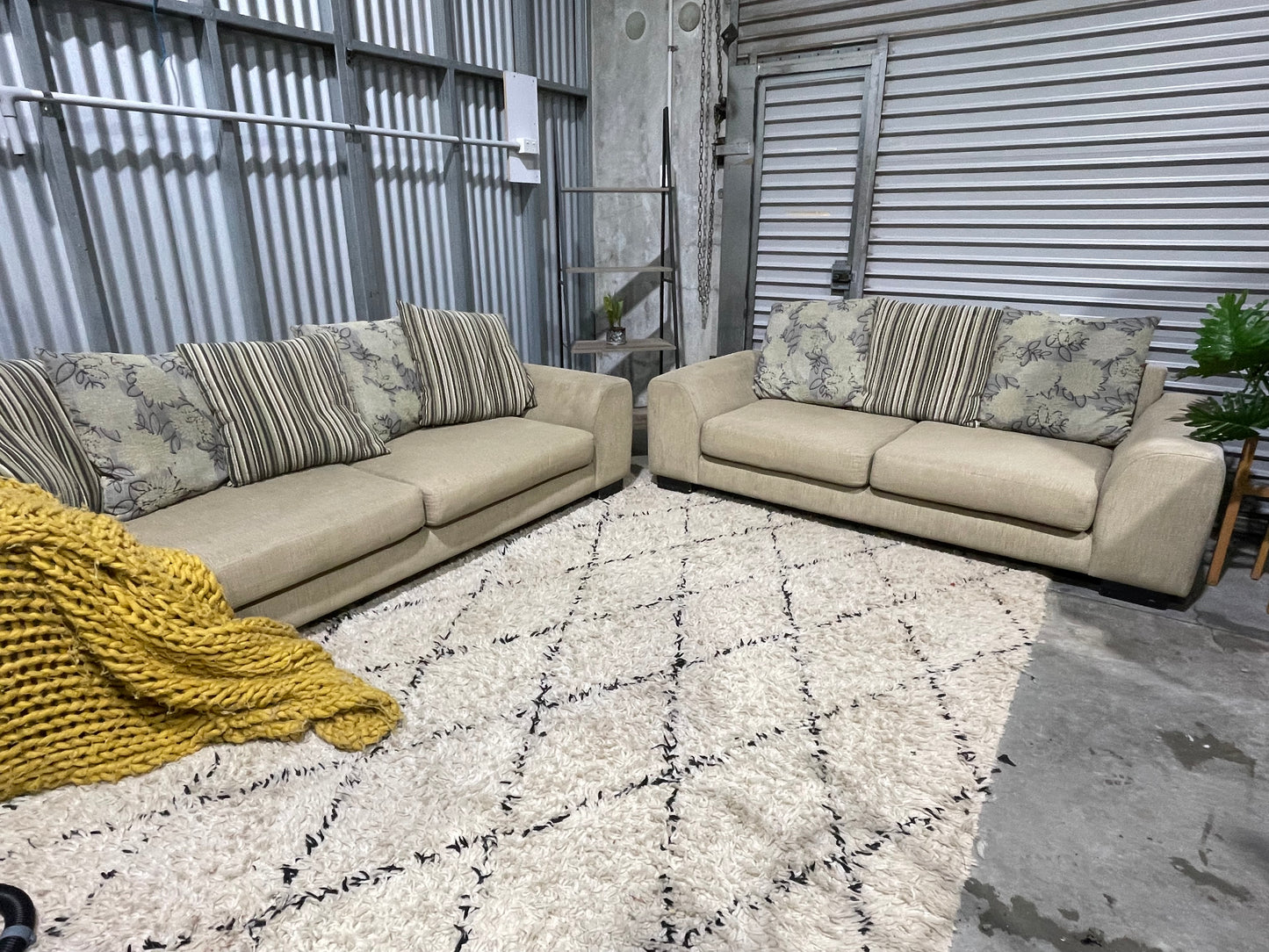 GREAT CONDITION 
NZ MADE 3.5 + 3 SEATER LOUNGE SUITE