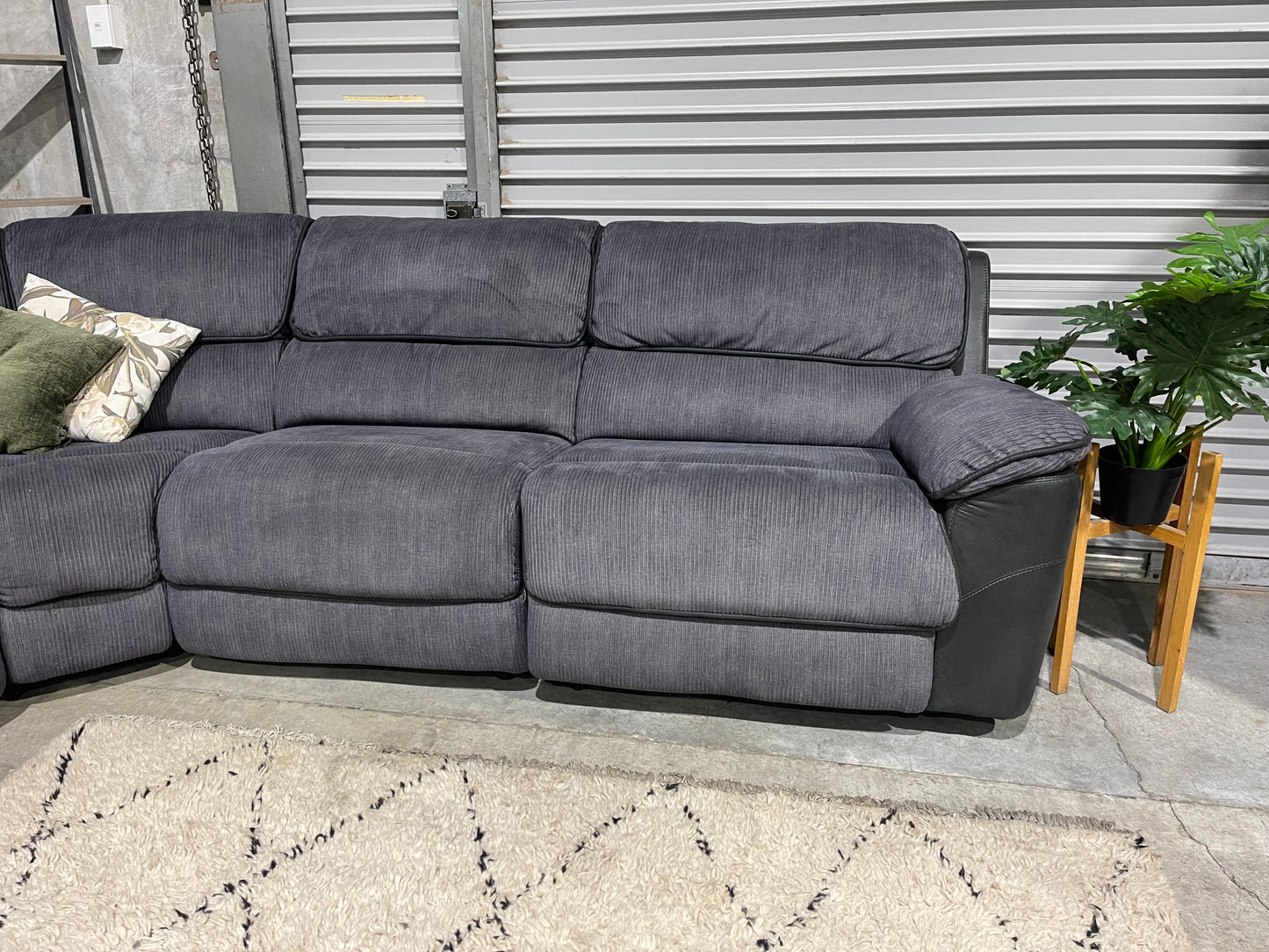 HARVEY NORMAN LACHLAN RECLINER CORNER LOUNGE SUITE   + DELIVERY TO ROTORUA