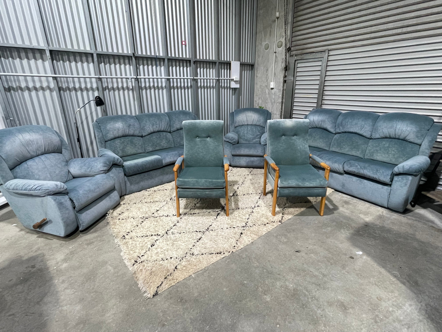 GREAT CONDITION 10 SEATER LOUNGE SUITE 
2x ROCKER RECLINER 
2x 3 SEATER COUCHES 
2x OCCASION CHAIR