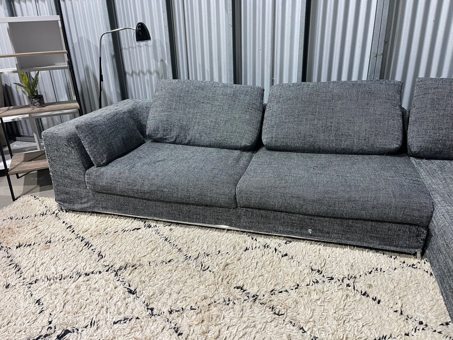 GREAT CONDITION 
4.5 SEATER L SHAPE WITH CHAISE