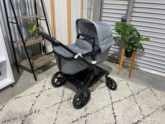 Excellent Condition - BUGABOO FOX - BLACK FRAME