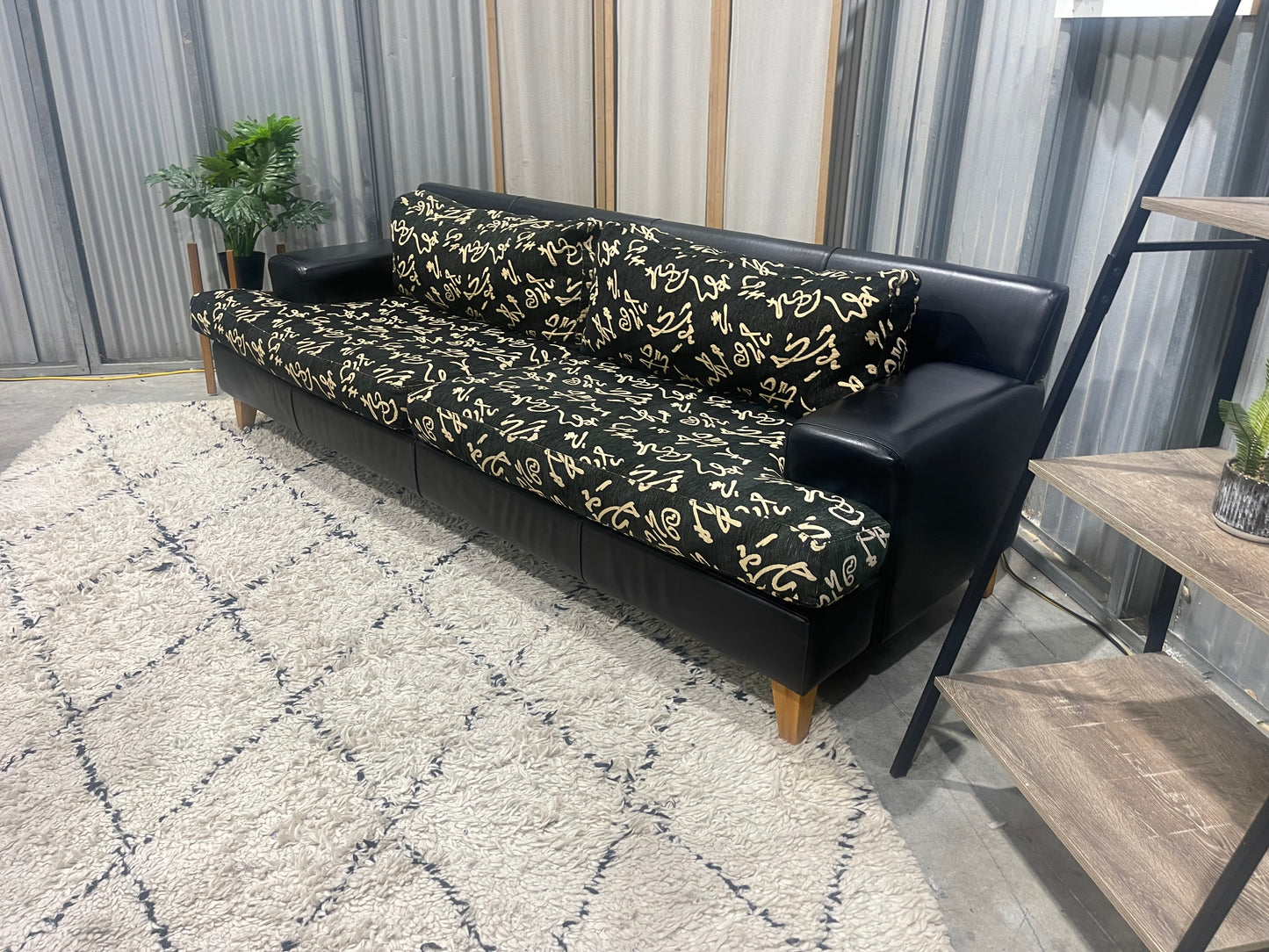 !!!FREE DELIVERY!!! 🚚 📦 Great Condition - Black Leather Colour - 3 Seater Sofa with Patterned Cushions