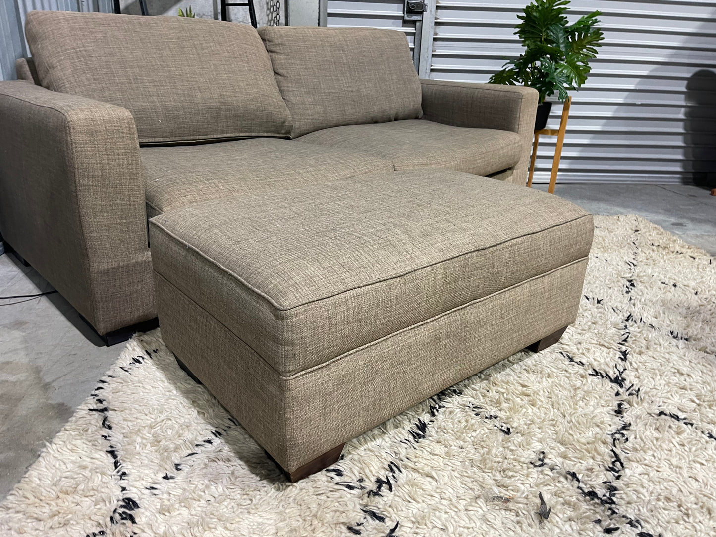 FREEDOM FEATHERDOWN 
2.5 SEATER + OTTOMAN