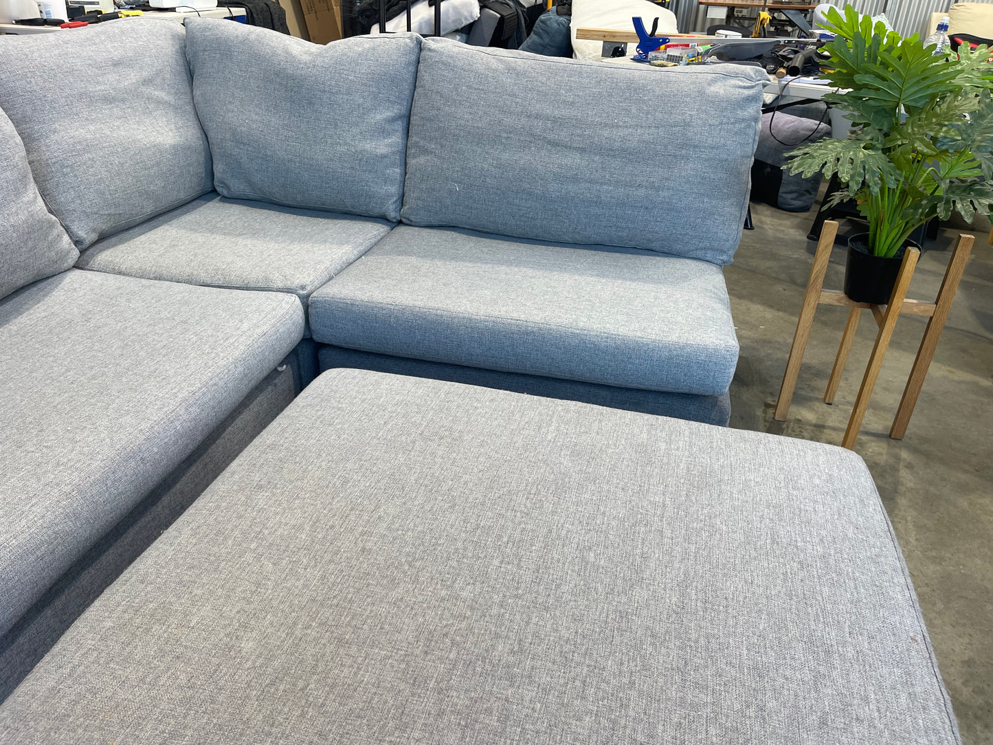 !!!FREE DELIVERY!!! 🚚 📦 Excelent Condition - Modern Gray Colour - 5 seater modular Corner with Ottoman