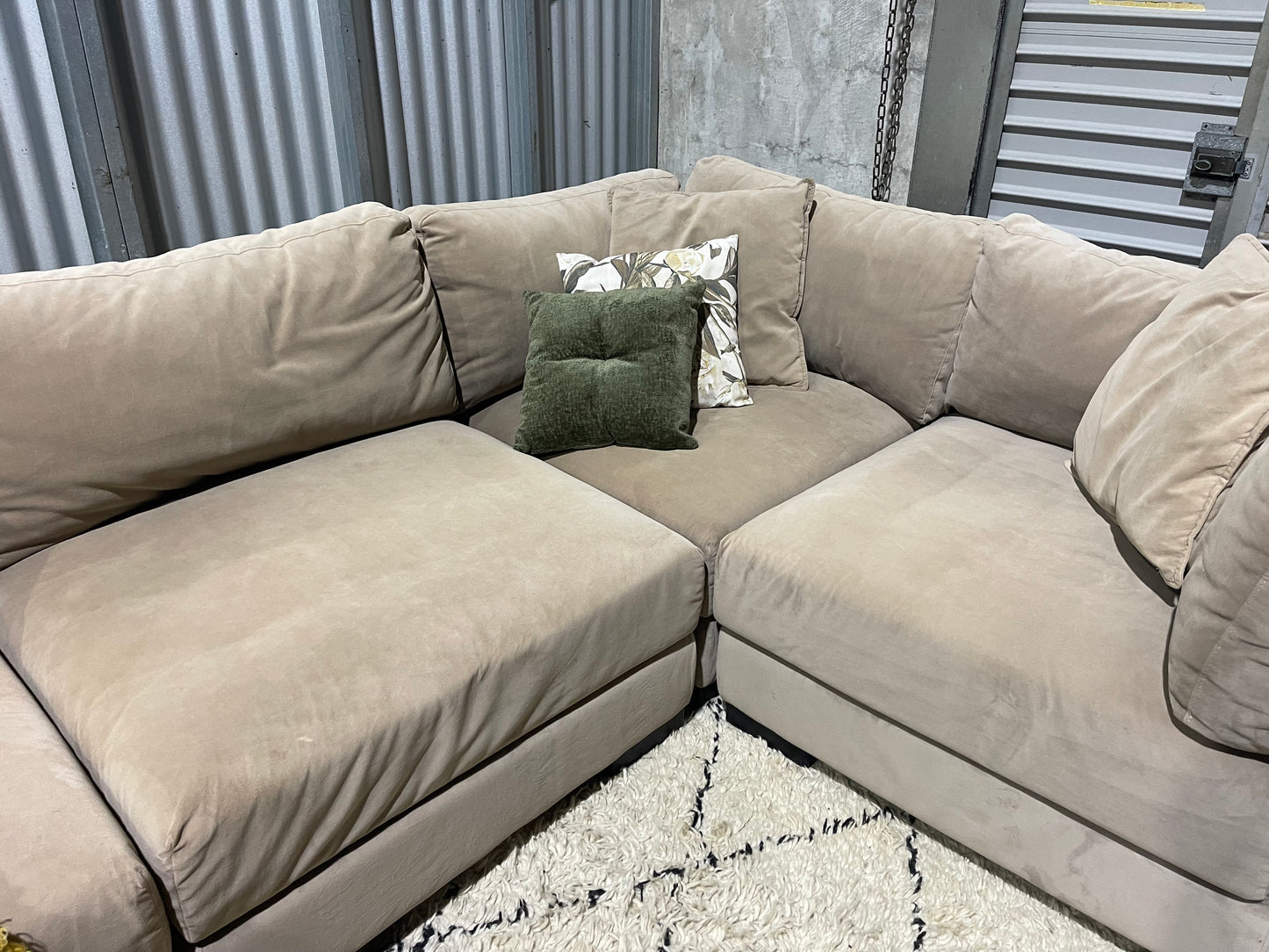 EXCELLENT CONDITION 
HARVEY NORMAN 5 Seater modular Sectional Corner Lounge Suite