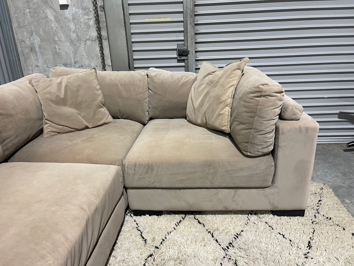 EXCELLENT CONDITION 
HARVEY NORMAN 5 Seater modular Sectional Corner Lounge Suite