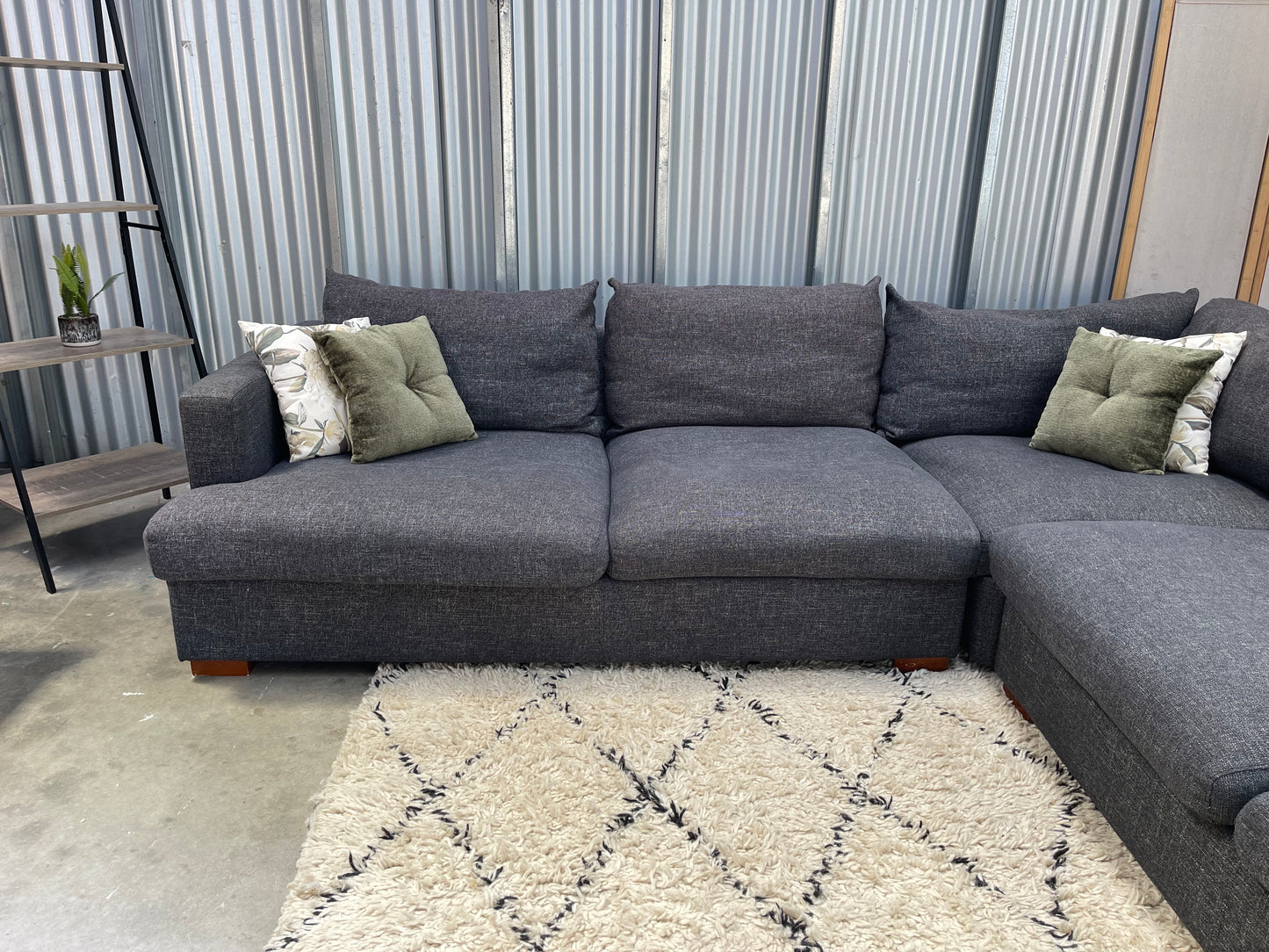 !!!FREE DELIVERY!!! 🚚 📦 EXCELLENT CONDITION FEATHER DOWN - Charcoal Black Colour - JOHN YOUNG BRANDED - 5 Seater Corner Lounge Suite