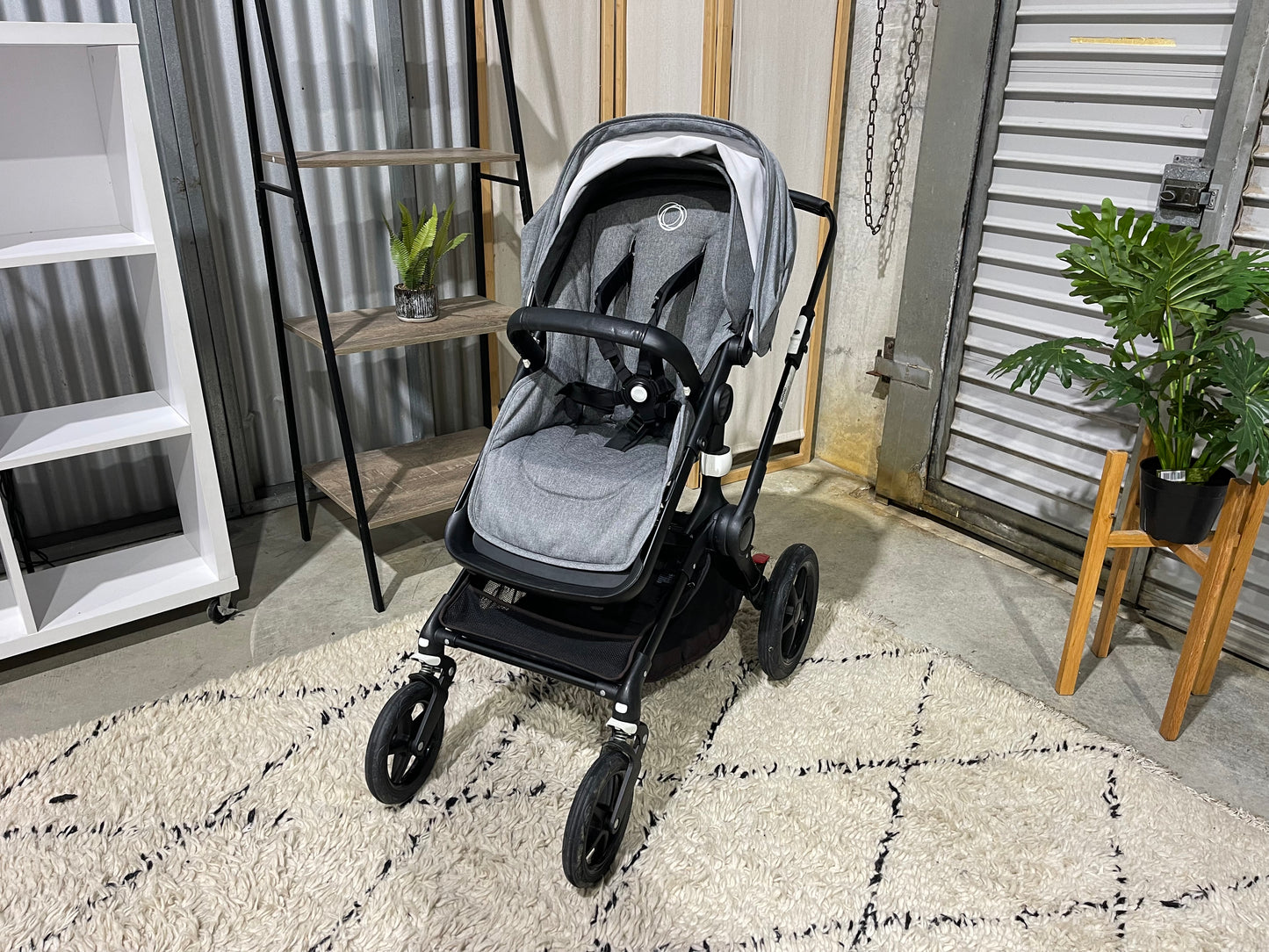 Excellent Condition - BUGABOO FOX - BLACK FRAME