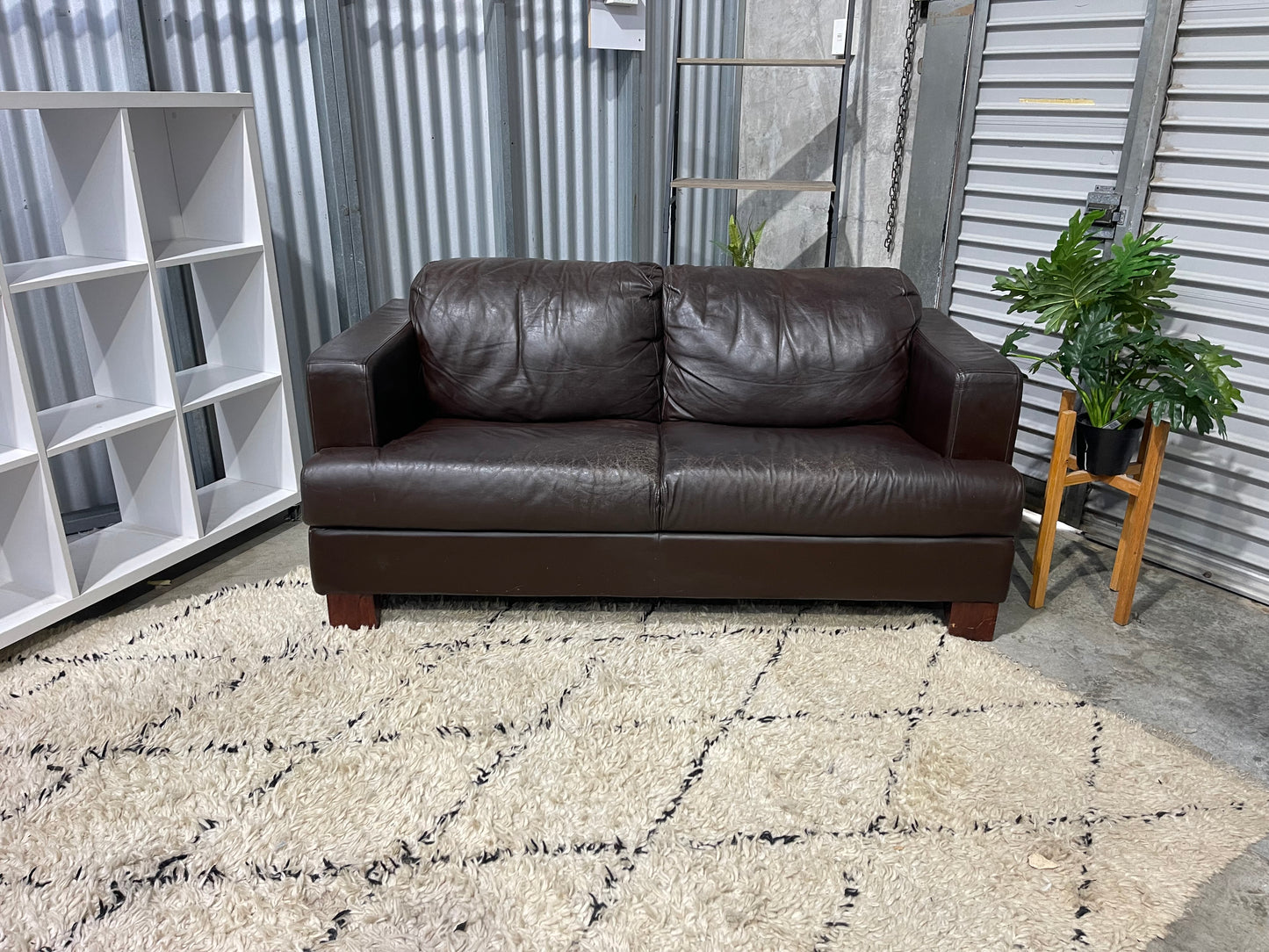 GOOD CONDITION
2 SEATER LOUNGE SUITE