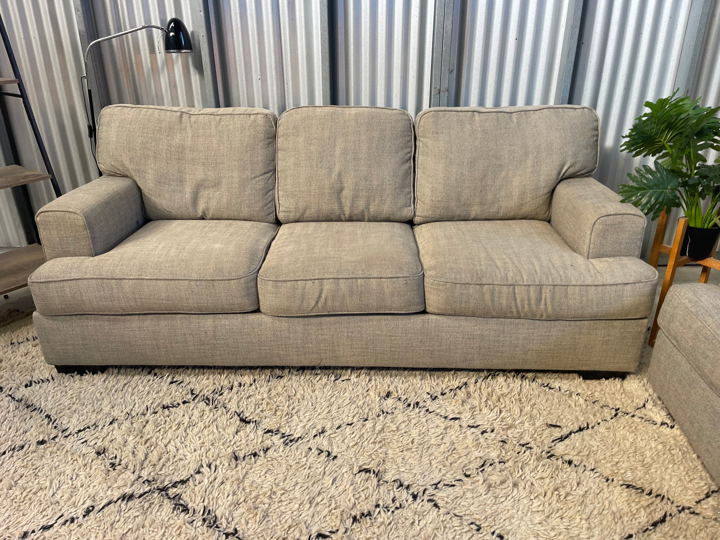 GREAT CONDITION 
2+3 SEATER LOUNGE SUITE - $750 TOTAL PRICE - part payment $400