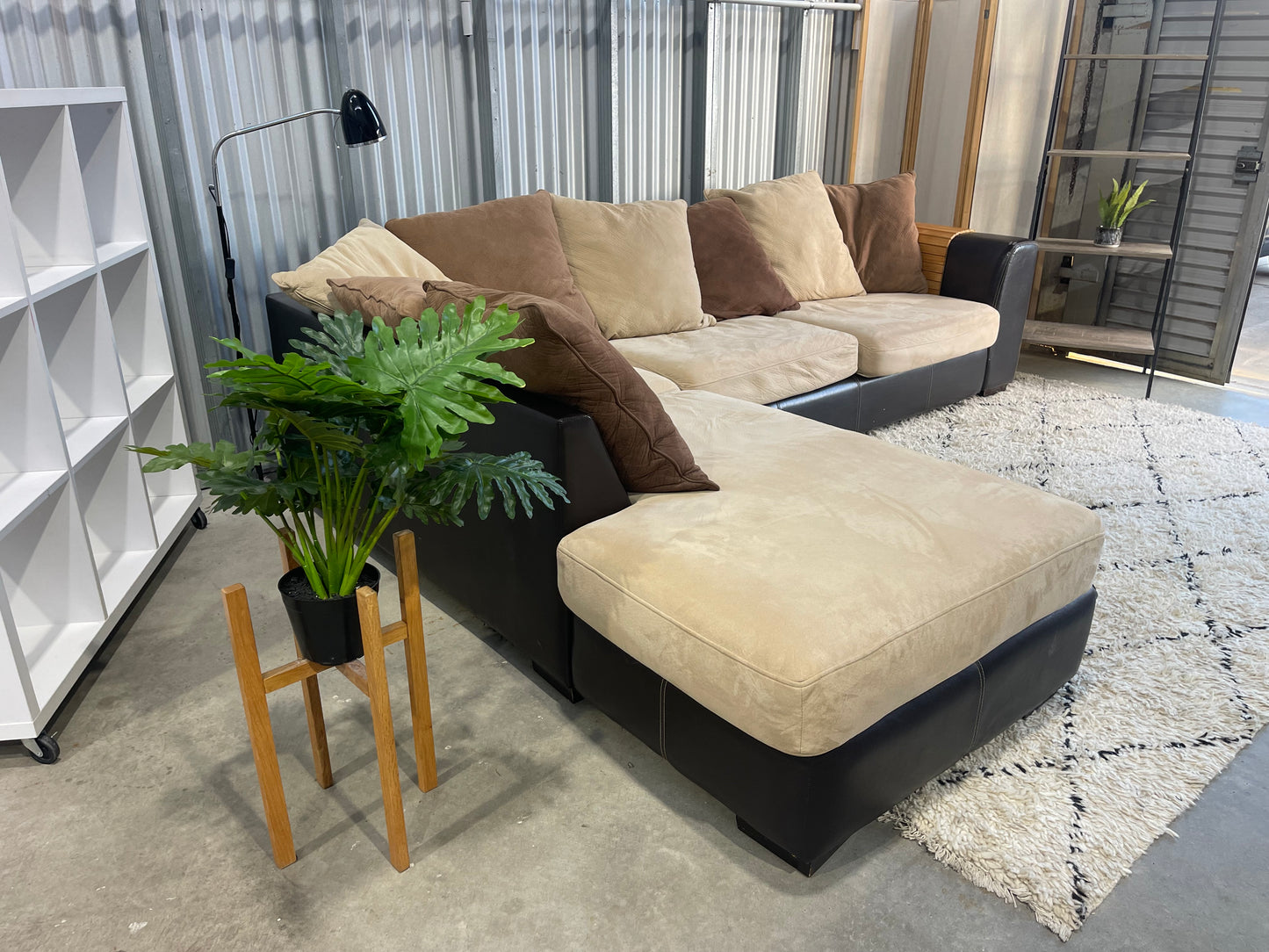 !!!FREE DELIVERY!!! 🚚 📦 Good Condition - Woodland Brown Leather Look - 5 seater Corner lounge Suite with Chaise