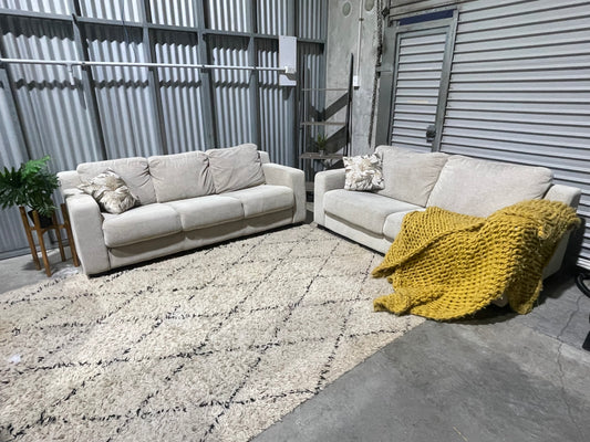 GREAT CONDITION HARVEY NORMAN 2+3 SEATER LOUNGE SUITE
