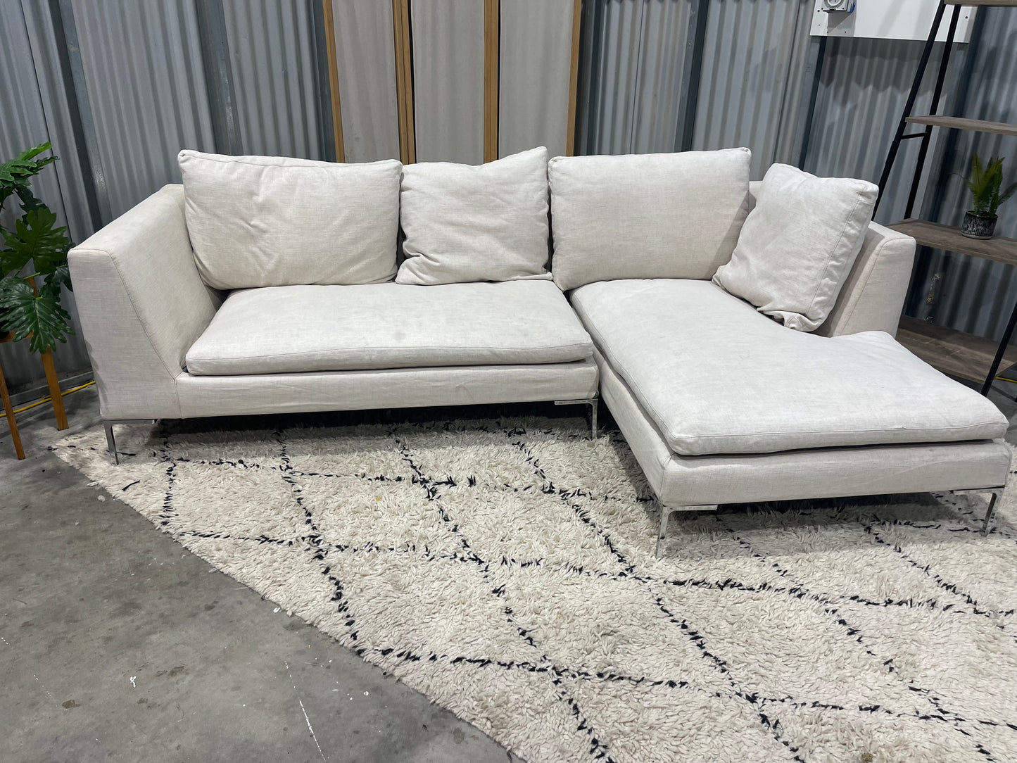 !!!FREE DELIVERY!!! 🚚 📦 Great Condition - Cream Colour Full Feather Down - LUXURY BRANDED “CAMERICH” - 3 Seater Sofa with Chaise