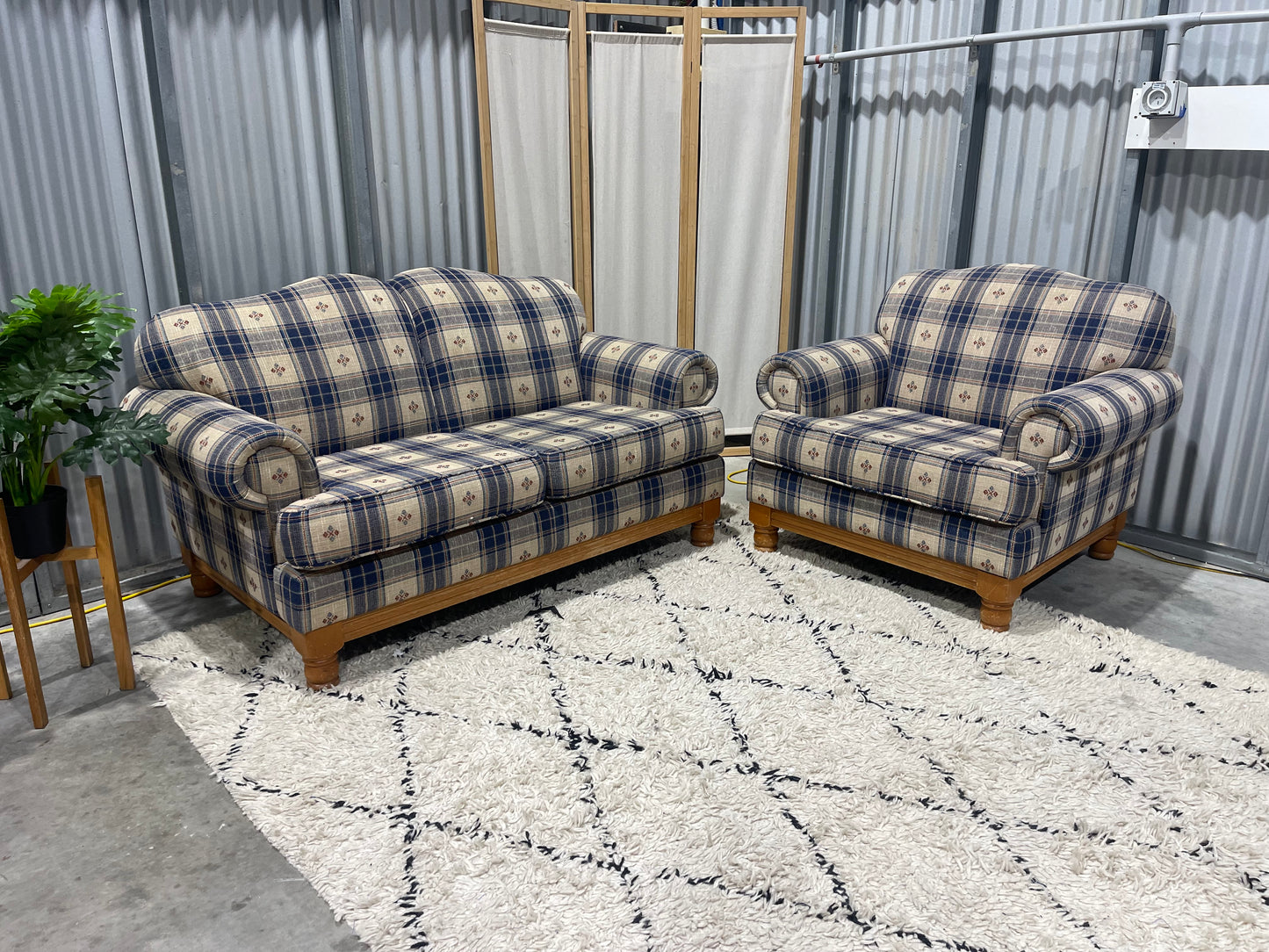 !!!FREE DELIVERY!!! 🚚 📦 Excellent Condition - Patterned Canvas Burlap - D.A. LEWIS BRANDED - 2 + 1 Seater Lounge Suite