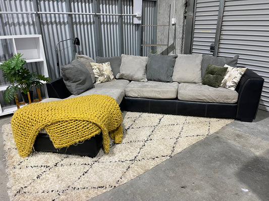 GREAT CONDITION 
HARVEY NORMAN
4 SEATER CORNER WITH CHAISE