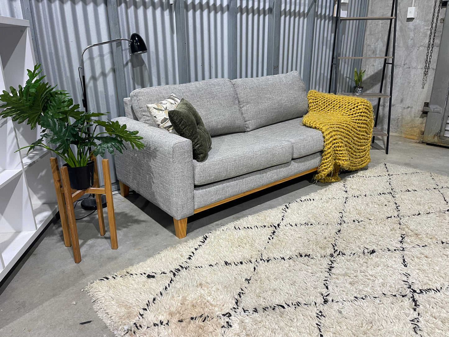 EXCELLENT NEAR NEW CONDITION 
HARVEY NORMAN 
3 SEATER SOFA