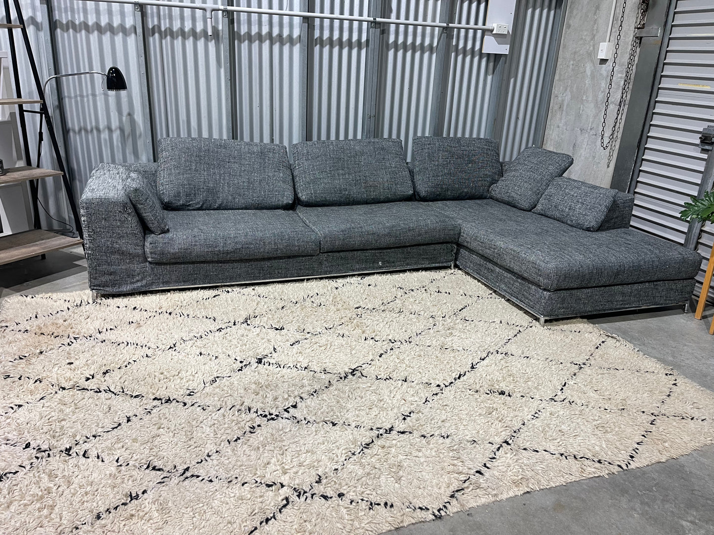 GREAT CONDITION 
4.5 SEATER L SHAPE WITH CHAISE