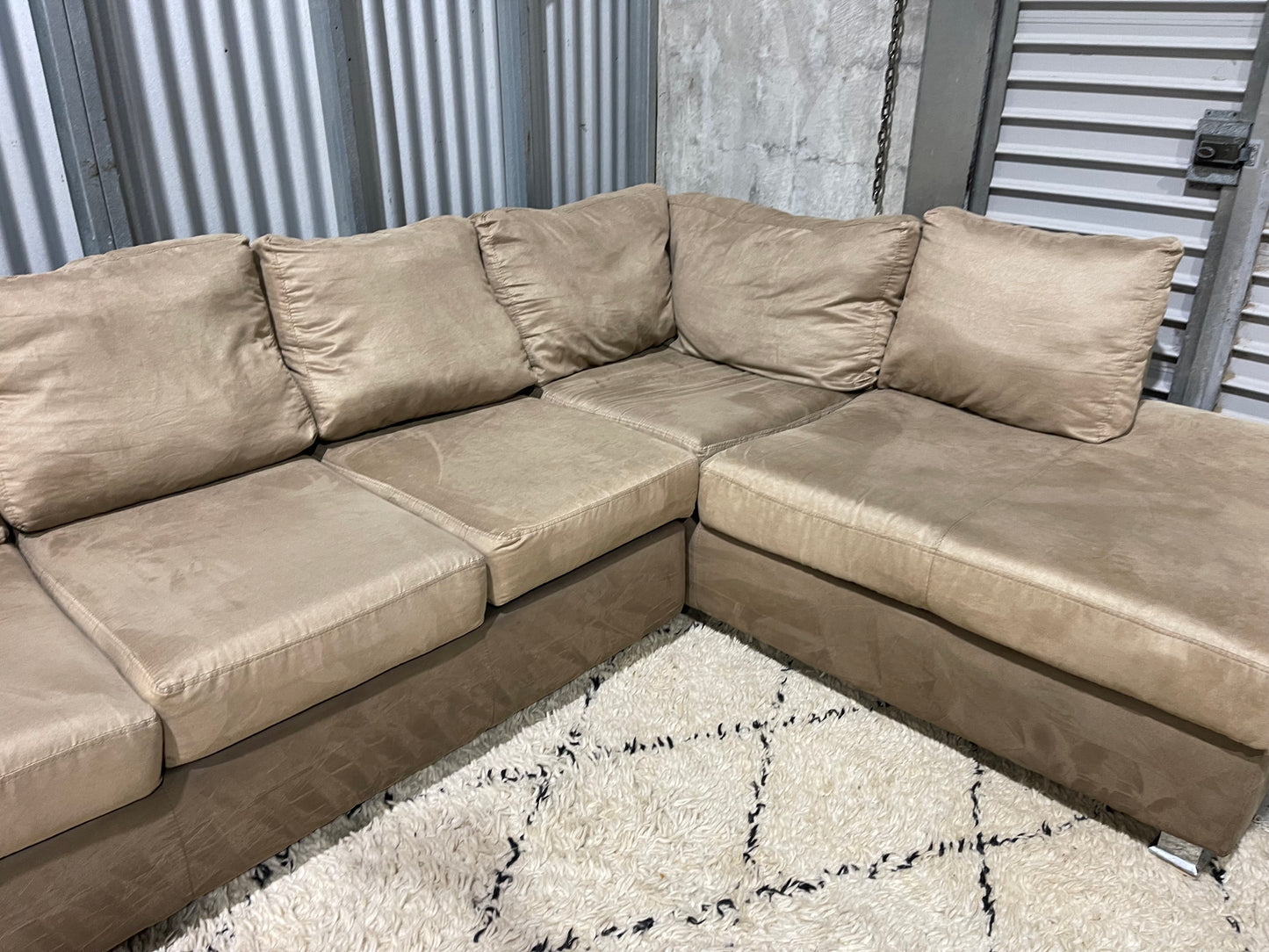 GREAT CONDITION 
4 SEATER CORNER WITH CHAISE
LOUNGE SUITE