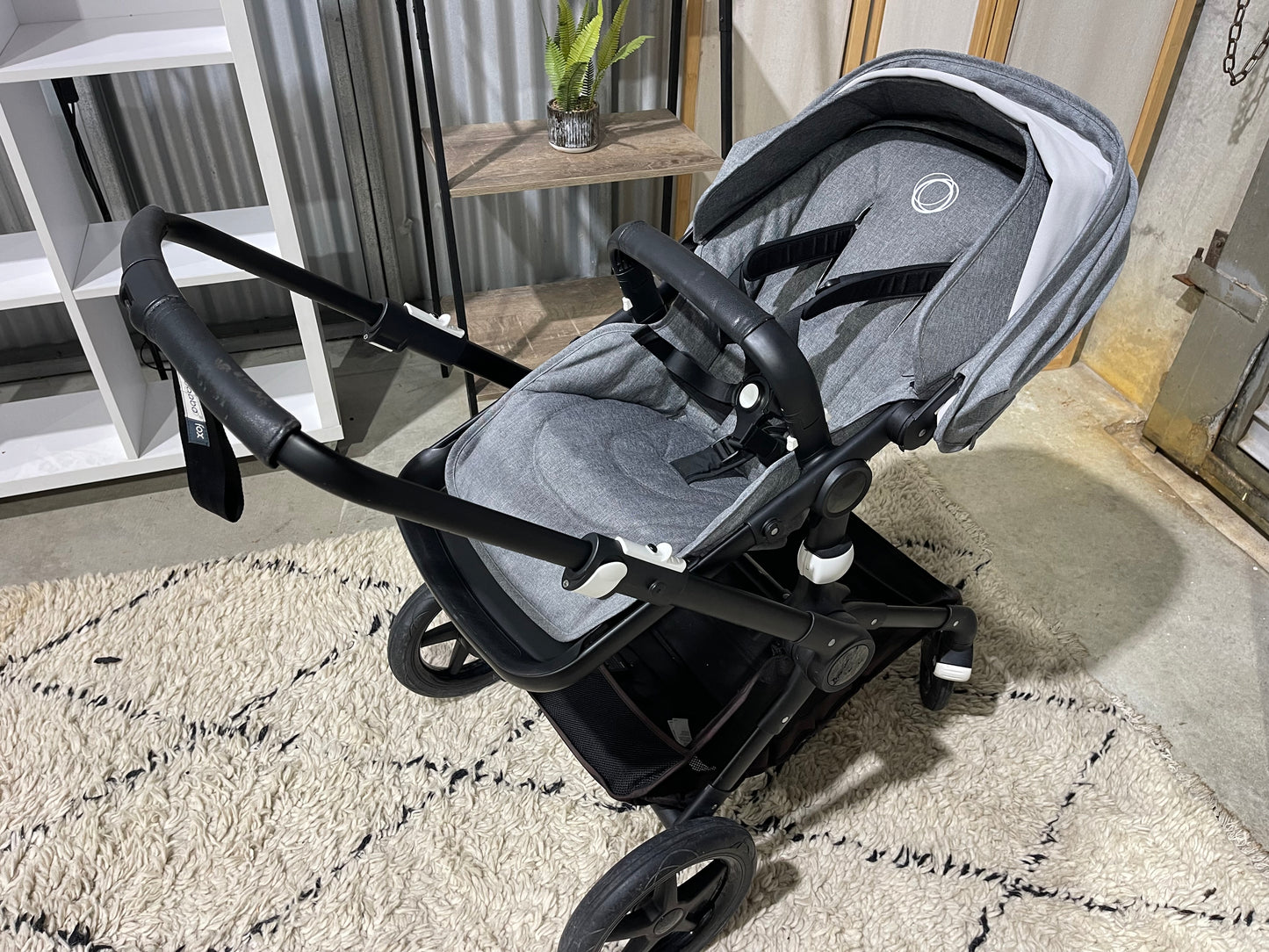 Excellent Condition - BUGABOO FOX - BLACK FRAME