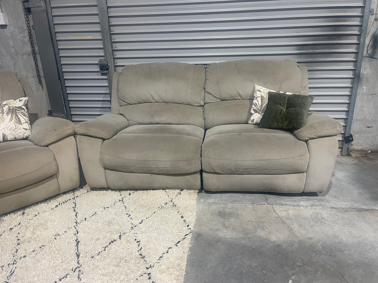 Great Condition 5 seater recliner set 2x 2 seaters 1x single seater