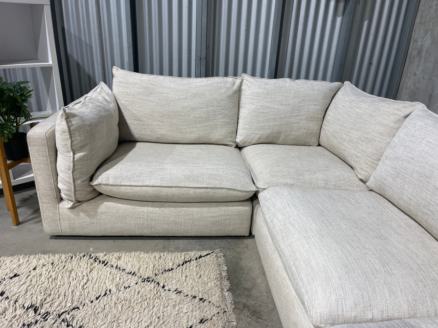 EXCELLENT CONDITION FREEDOM SORRENTO MODULAR LOUNGE SUITE WITH OTTOMAN