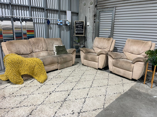 Recliner 3+1+1 REFURBISHMENT + delivery payment 2 of 3