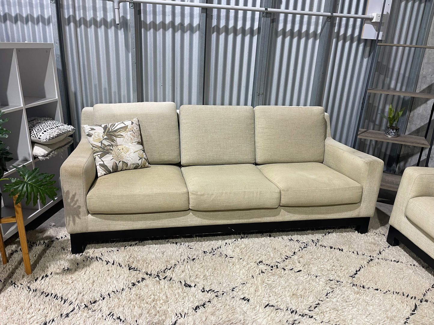 GREAT CONDITION 
NZ MADE 
2+3 SEATER LOUNGE SUITE