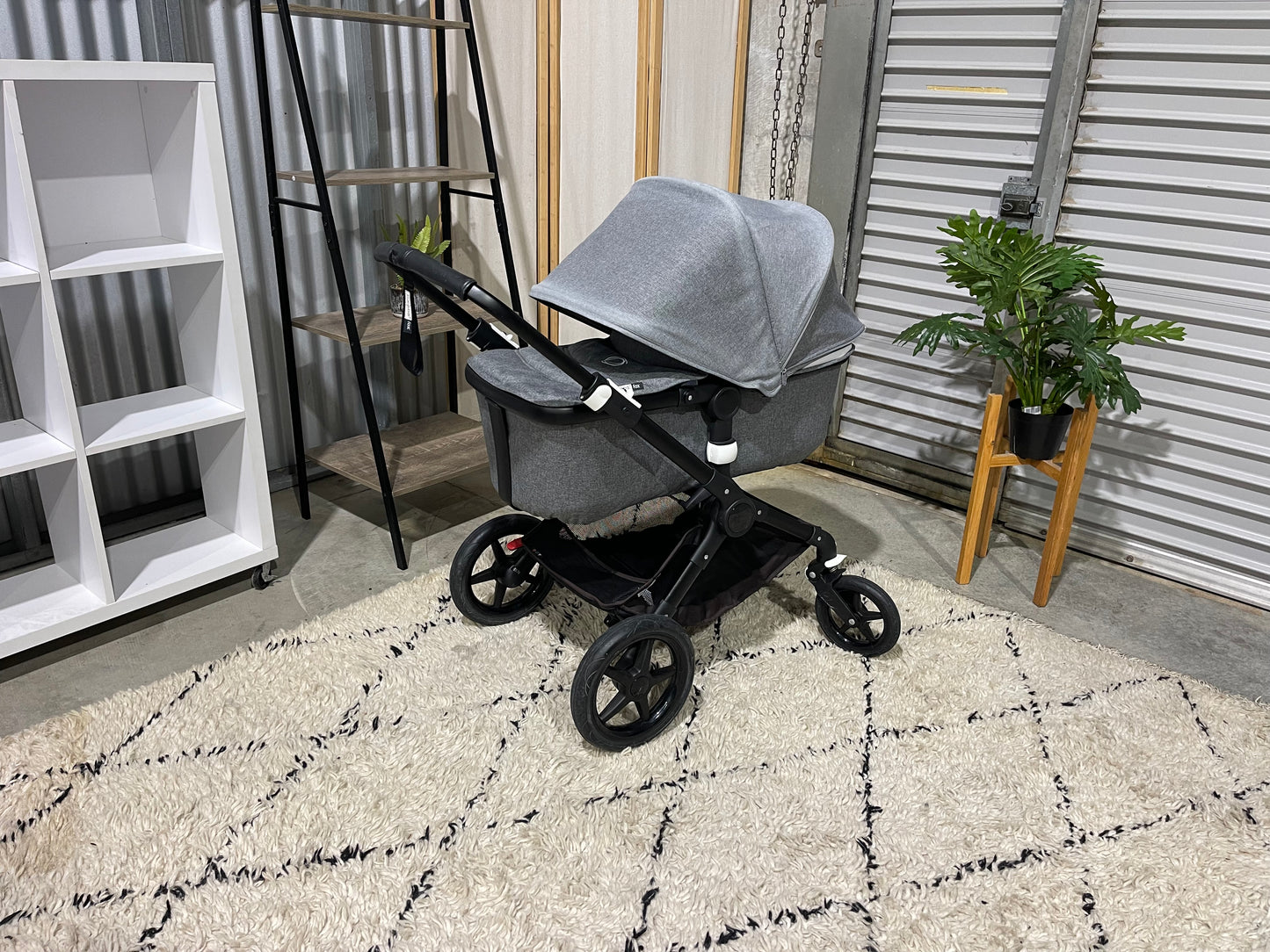 Excellent Condition - BUGABOO FOX - BLACK FRAME