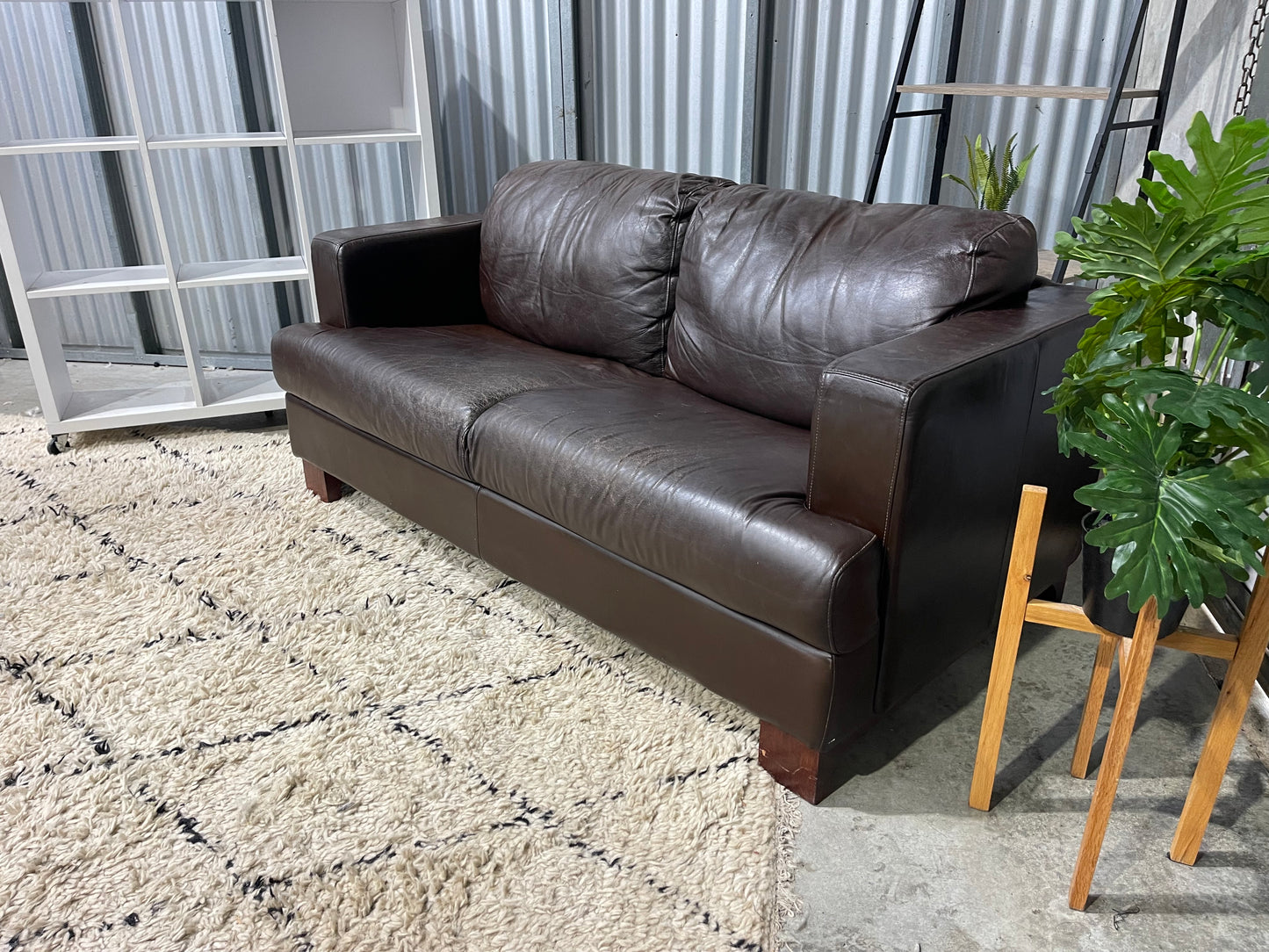 GOOD CONDITION
2 SEATER LOUNGE SUITE