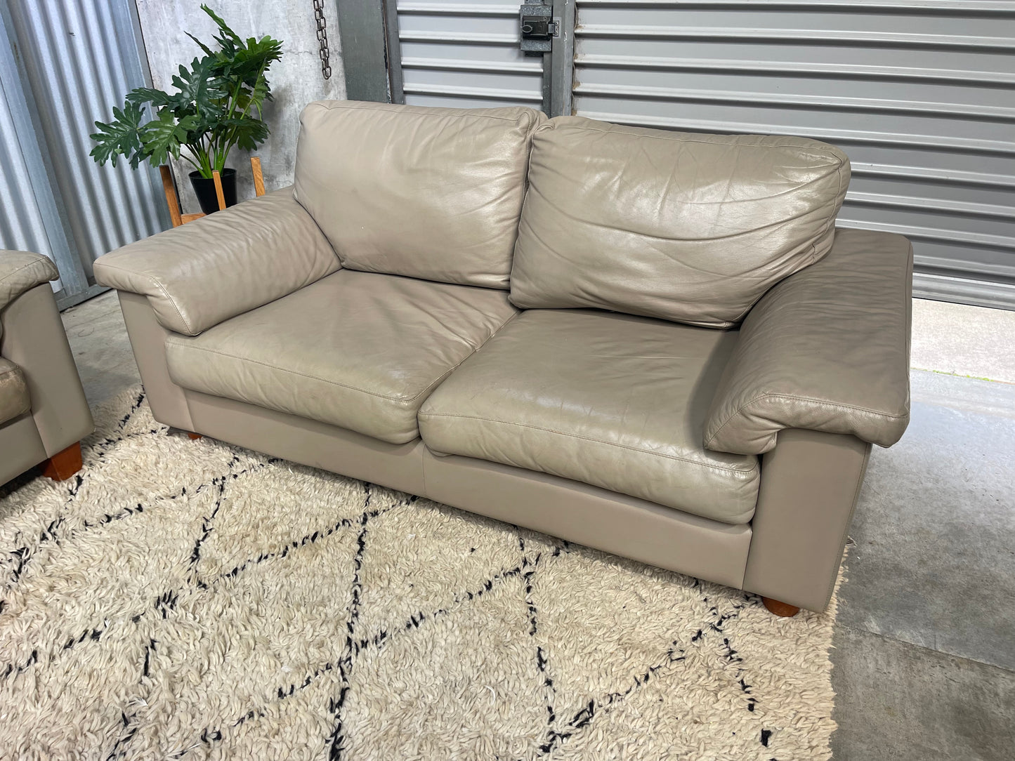 GREAT CONDITION 
GENUINE LEATHER 3 SEATER + 2x 2 SEATER LOUNGE SUITE