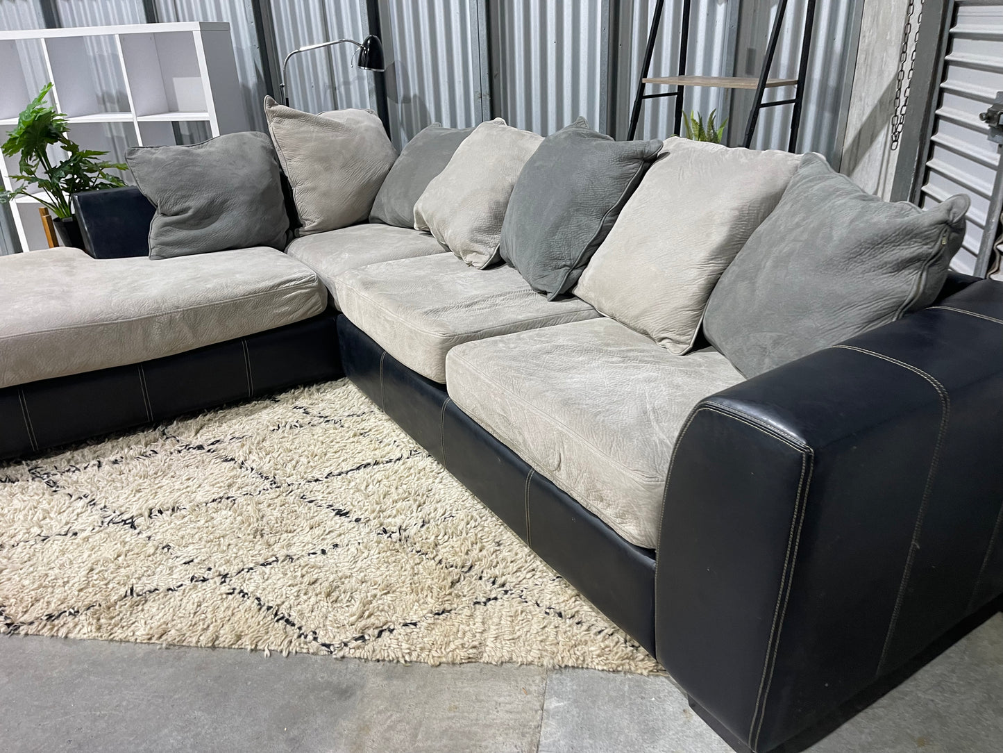 GREAT CONDITION 
HARVEY NORMAN
4 SEATER CORNER WITH CHAISE