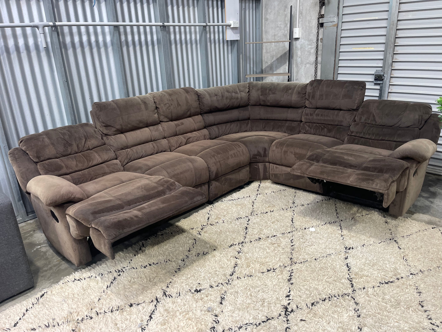 JOHN YOUNG RECLINER MODULAR 
LOUNGE SUITE