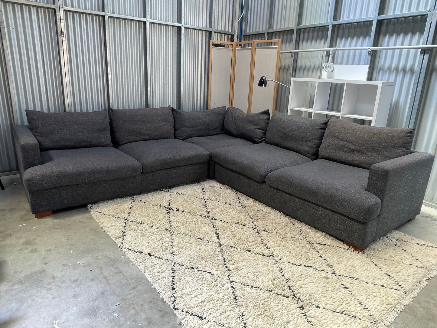 !!!FREE DELIVERY!!! 🚚 📦 EXCELLENT CONDITION FEATHER DOWN - Charcoal Black Colour - JOHN YOUNG BRANDED - 5 Seater Corner Lounge Suite